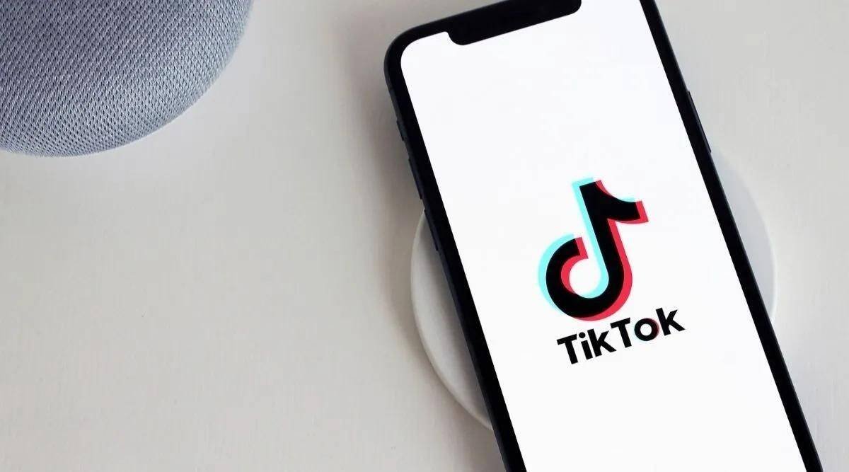 يعلق TikTok البث المباشر ومحتوى الفيديو الجديد في روسيا يعلق TikTok البث المباشر ومحتوى الفيديو الجديد في روسيا