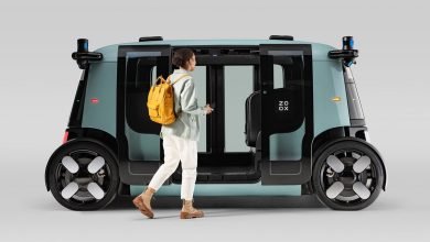 الروبوتات تسير نحو غريب الصوت