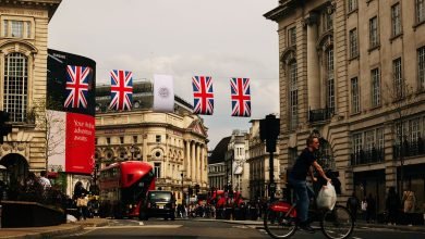 إمبراطورية قاع البحار تمول ملك بريطانيا الجديد |  سلكي