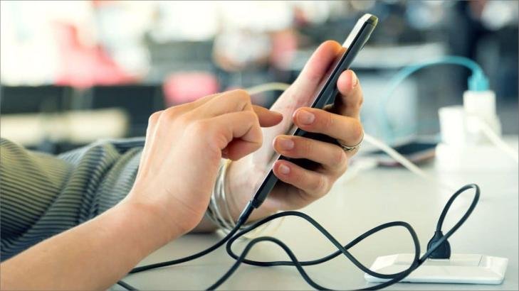 كيف تختار الشاحن المناسب لهاتفك الذكي؟